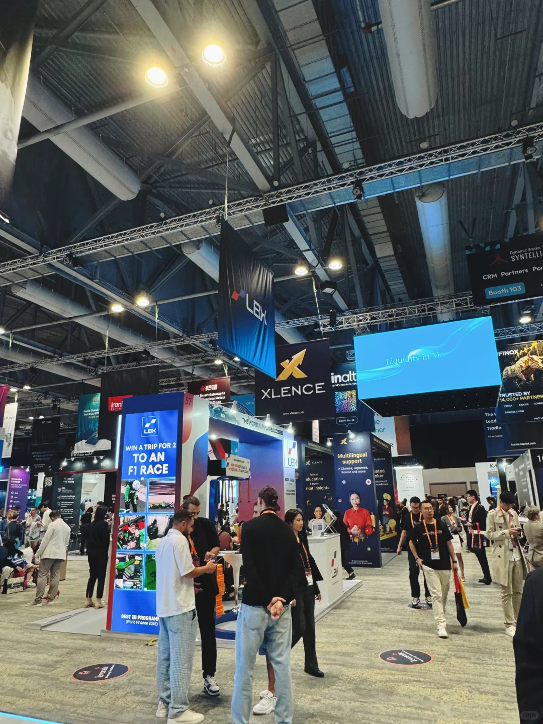 ??金融展礼仪模特|帮客户“赚百万曝光”