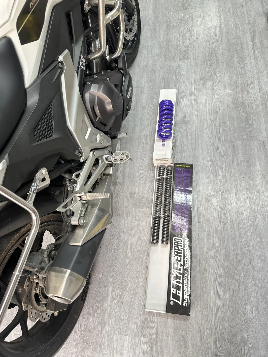 今天给NC750X 升级海魄避震弹簧