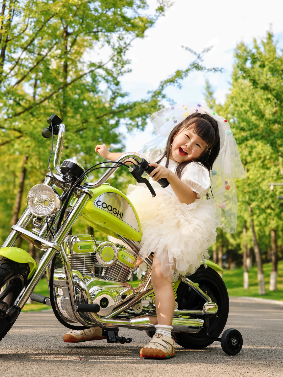 生日拍照 | 3岁啦‼️恭喜这位少女喜提爱车?