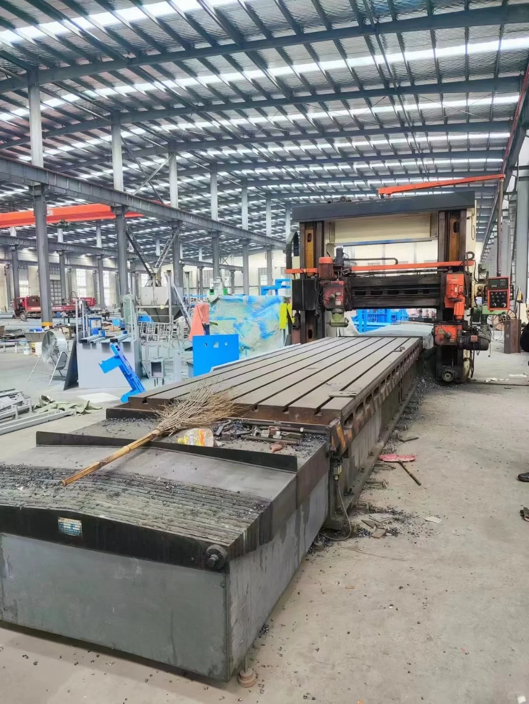 出两台龙门铣床2x6米一台，2x4米一台，两台