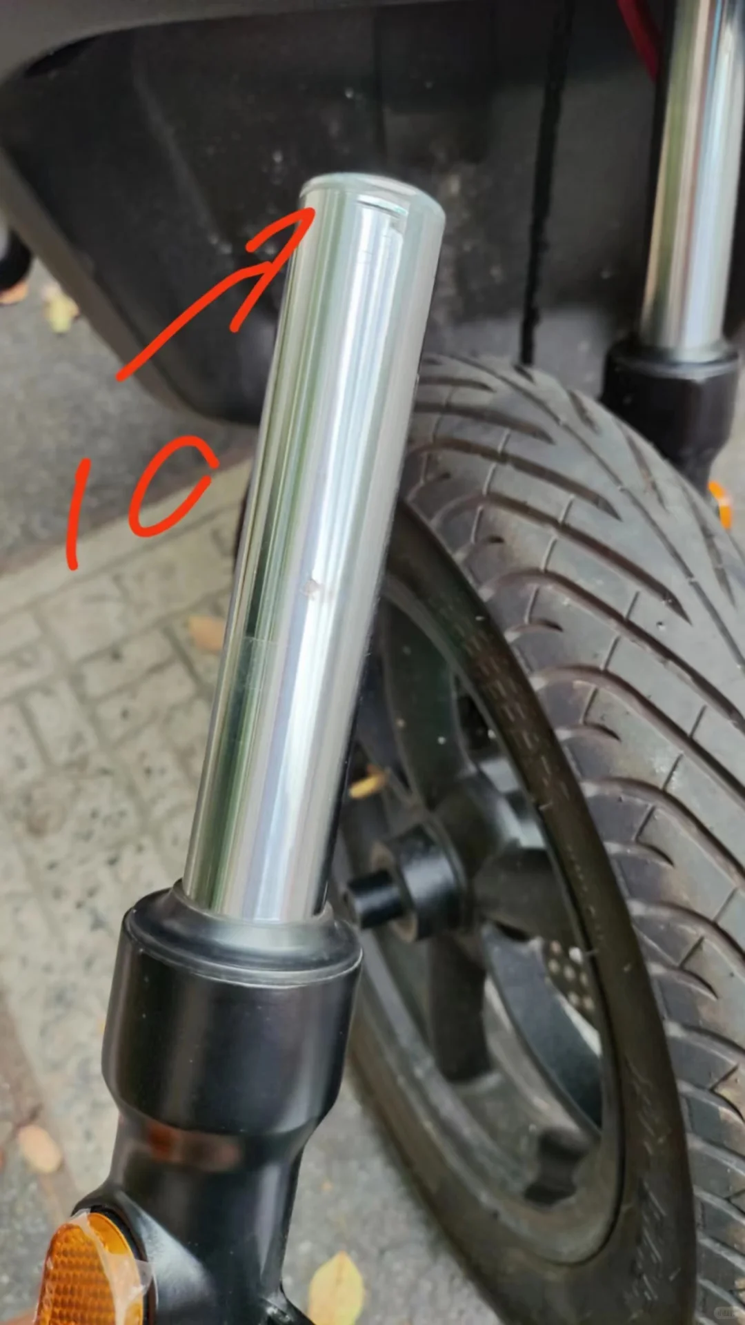 九号F90前避震换弹簧,后避震换气瓶减震