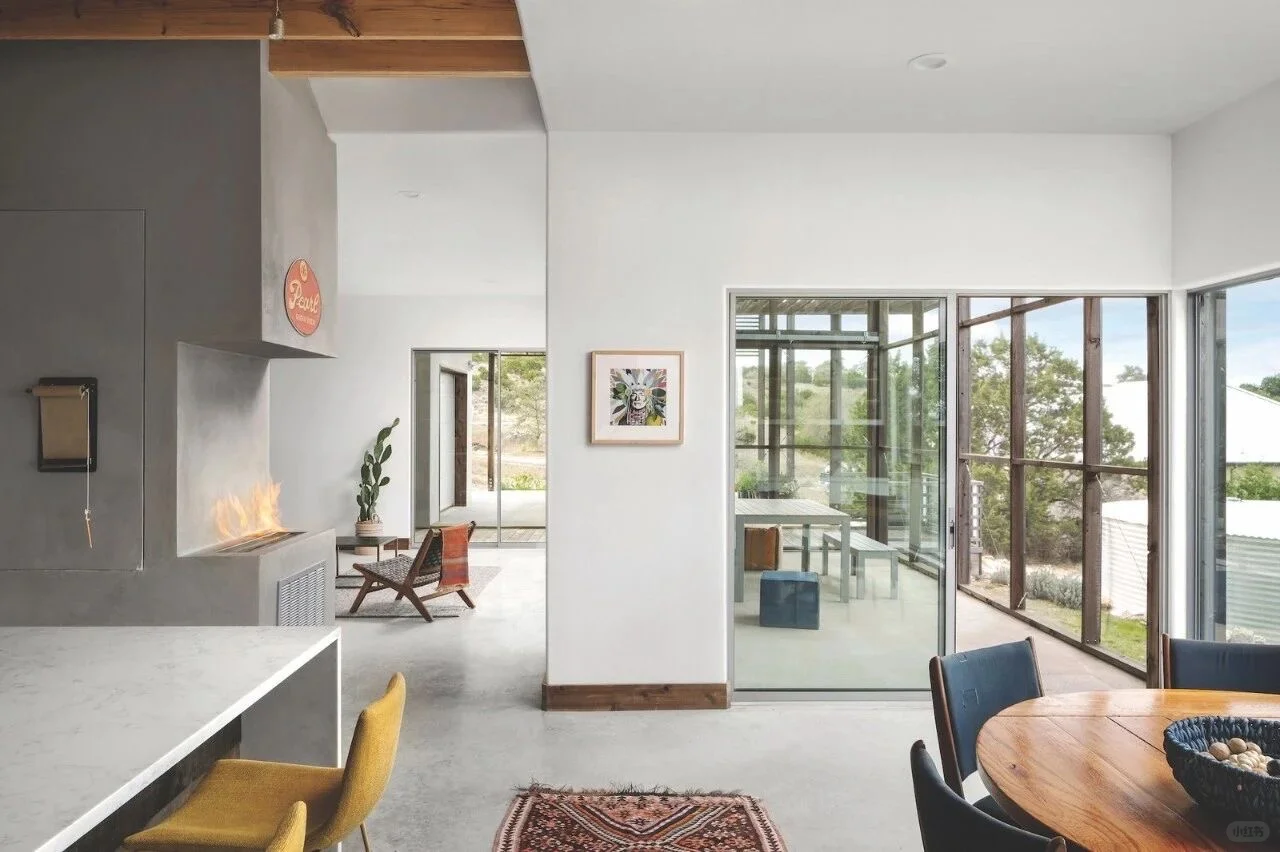 建筑师为退休父母打造坡地景观节能养老房