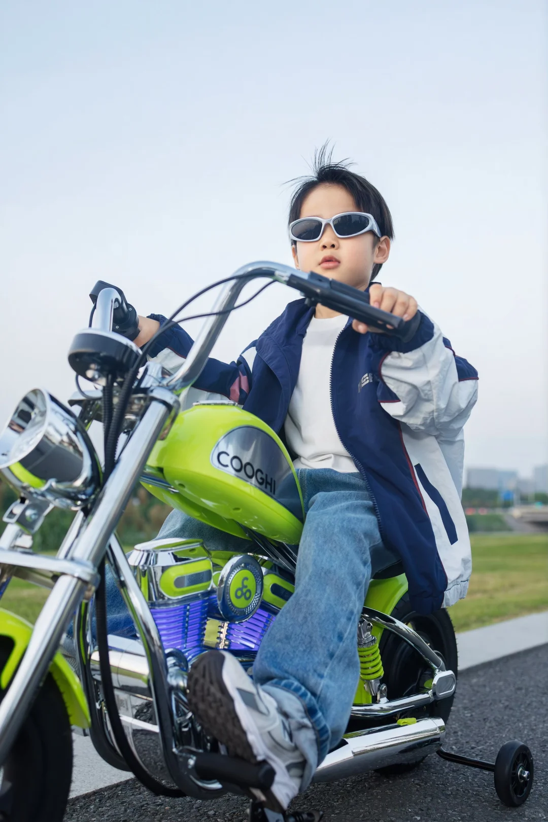 4岁幼崽开哈雷?这小子是要C位出道!?️