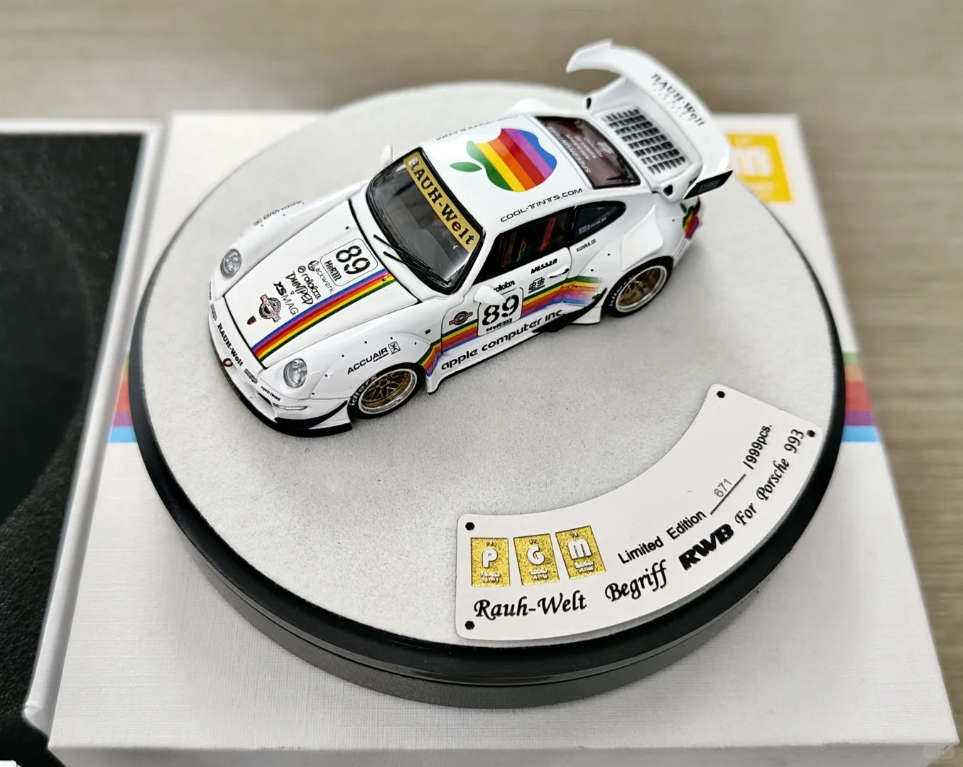 Private Goods Model 保时捷RWB993 白苹果