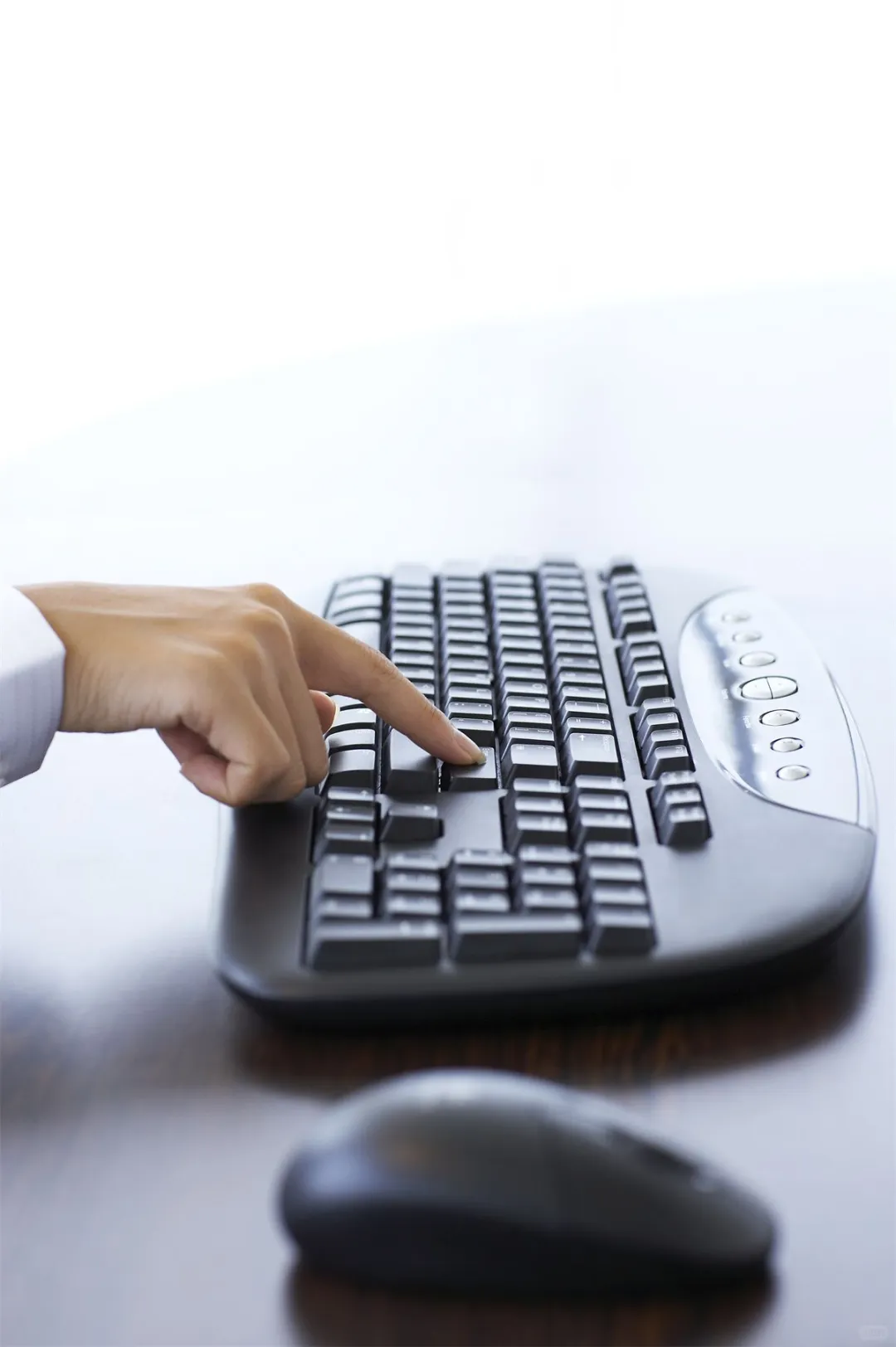 打造智能安防系统：新技术挑战传统安全领域