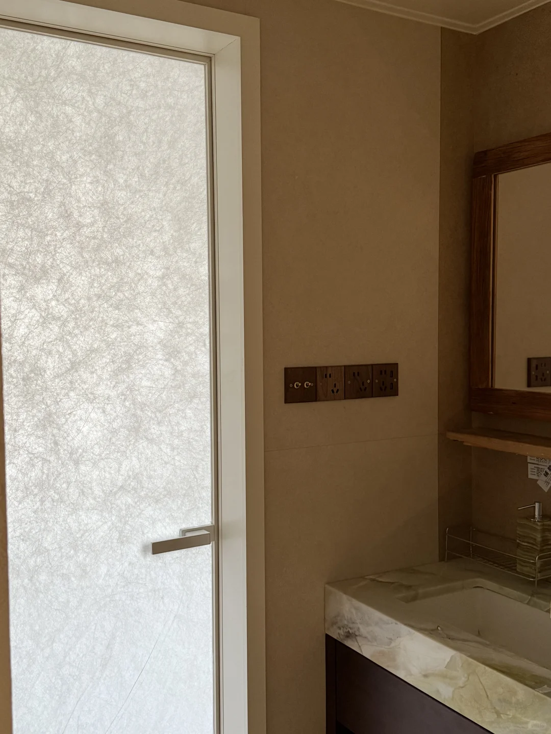 浴室门推荐！夹纸玻璃没有踩雷