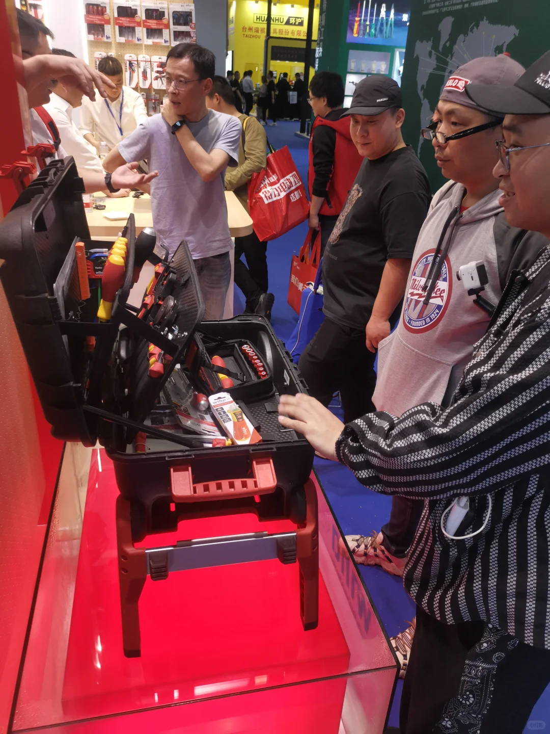 德国威汉工具，上海五金展现场实拍！