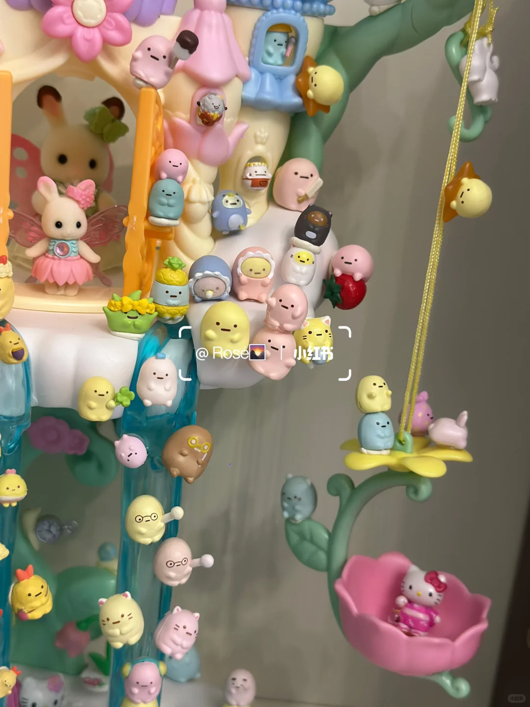 森贝儿的铃兰瀑布，站满了角落生物和kitty