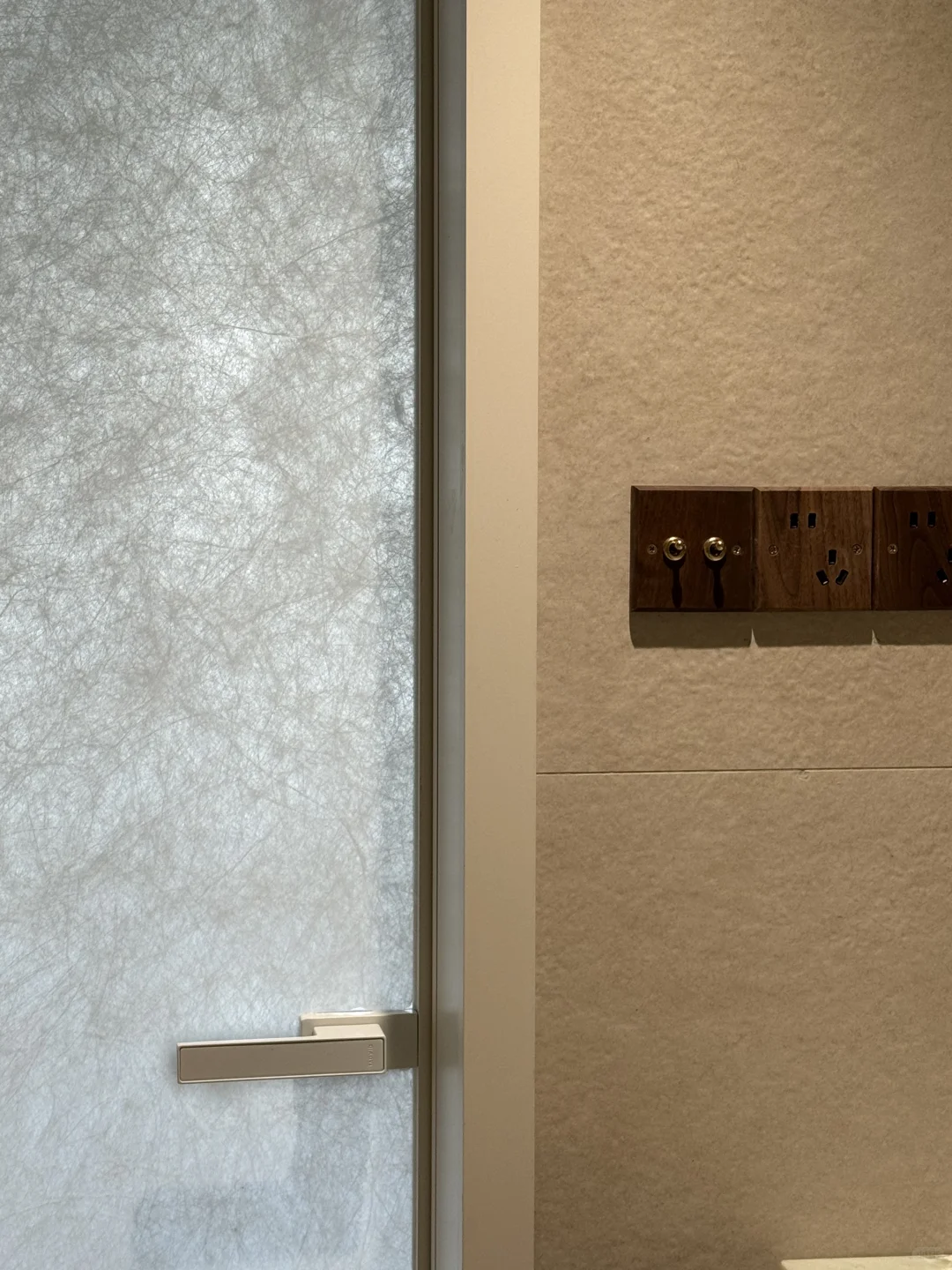 浴室门推荐！夹纸玻璃没有踩雷