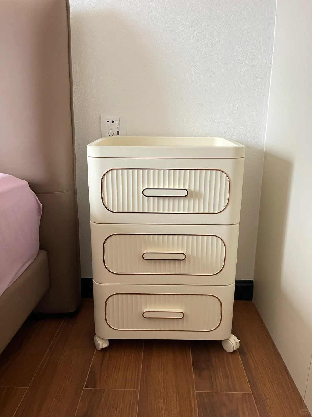 新家的快递（床头柜）