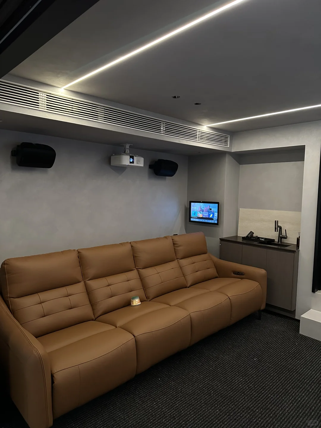 家庭影音室的快乐在这一刻