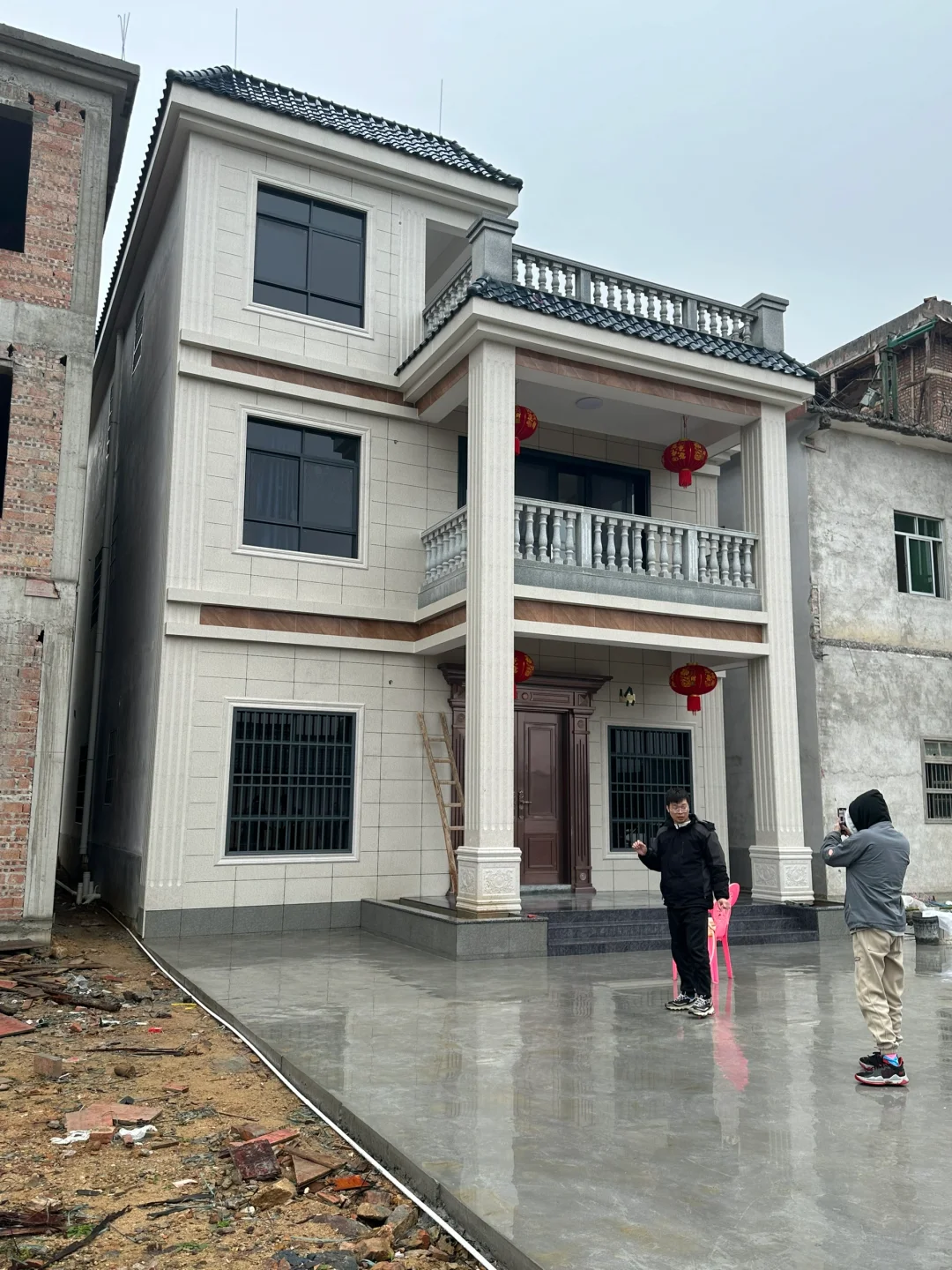 自建房断桥门窗案例颜色对比效果那个好一点