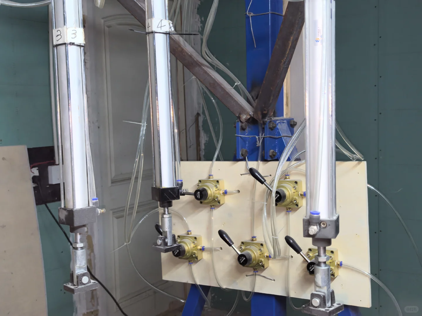 【钢琴修复界的“声学实验室”】