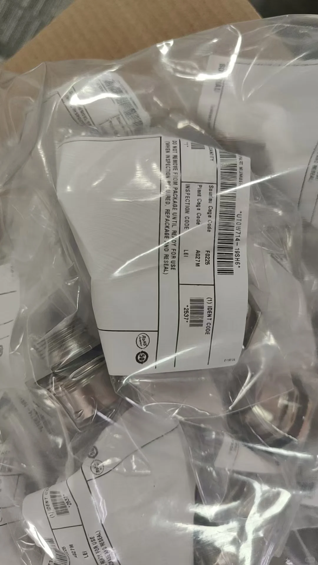 设备突然宕机信号断续?90% 是连接器掉链子