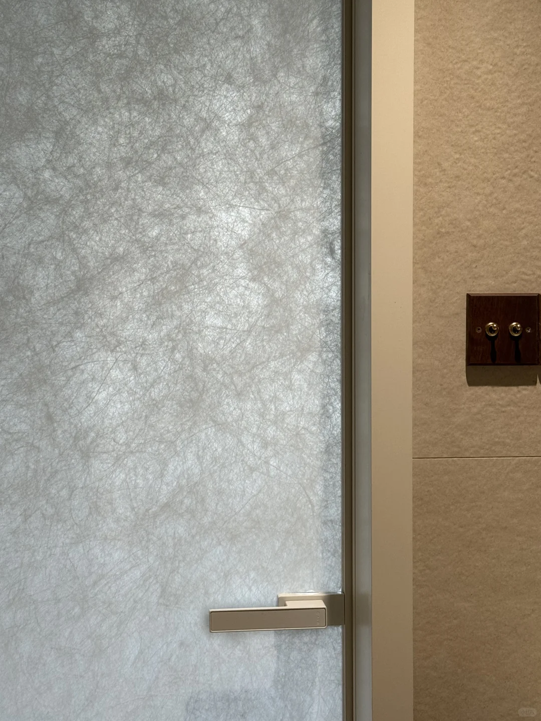 浴室门推荐！夹纸玻璃没有踩雷