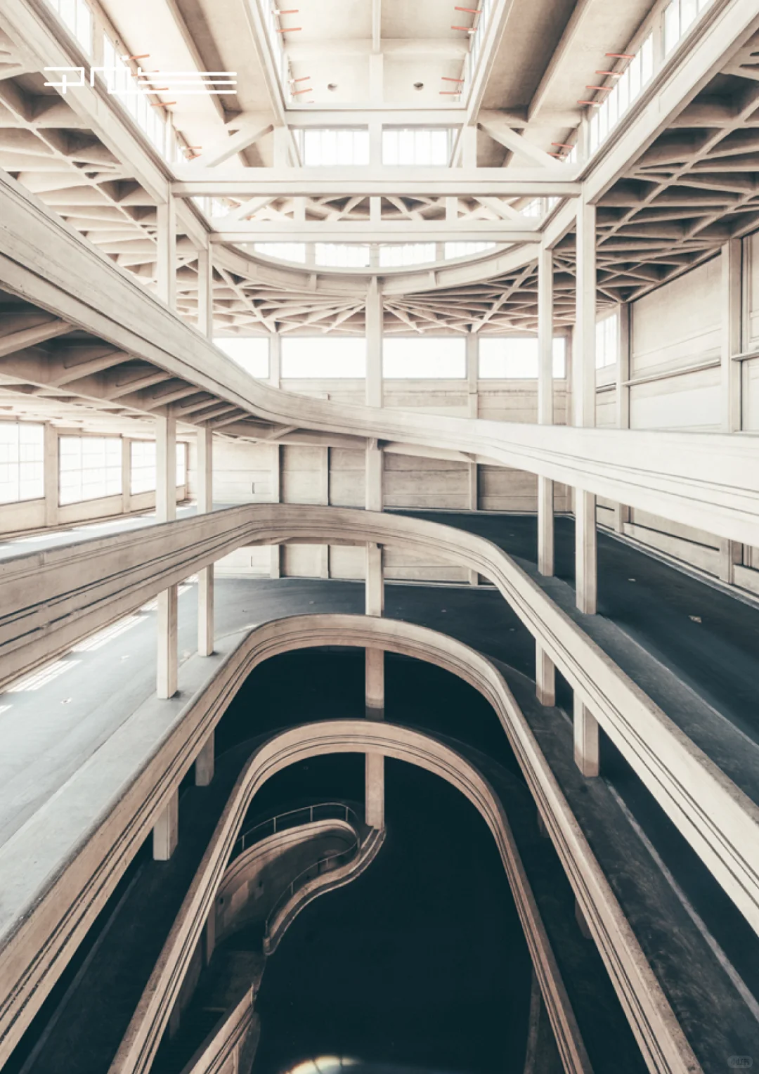 百年前的汽车工厂屋顶可以开车兜风??