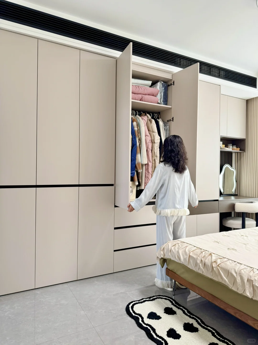 开间3.3m做床尾衣柜⁉️邻居看了想砸掉重装?