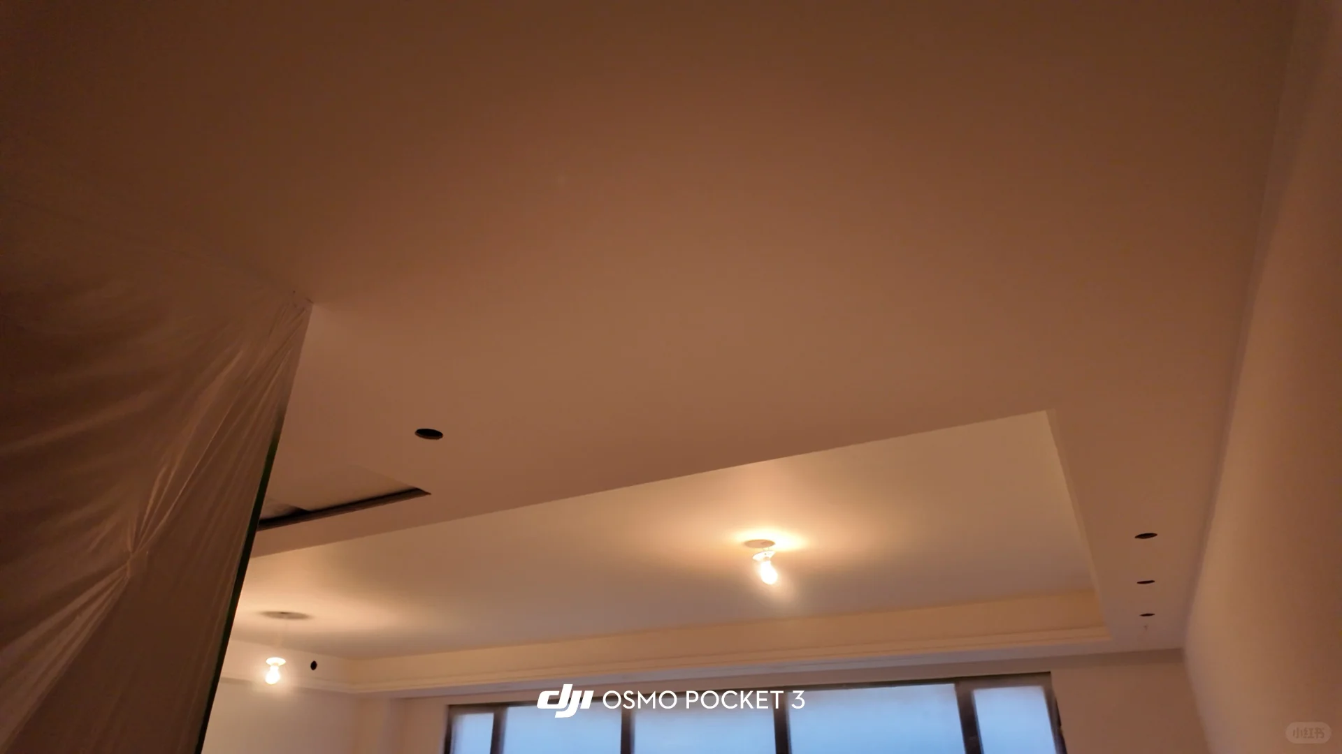 顶面喷漆完成✅墙面海藻岩艺术漆排队ing……