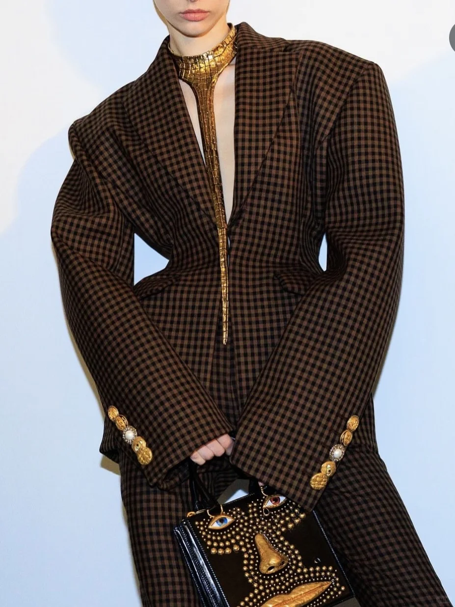 西装趋势中的「宽肩收腰」转向