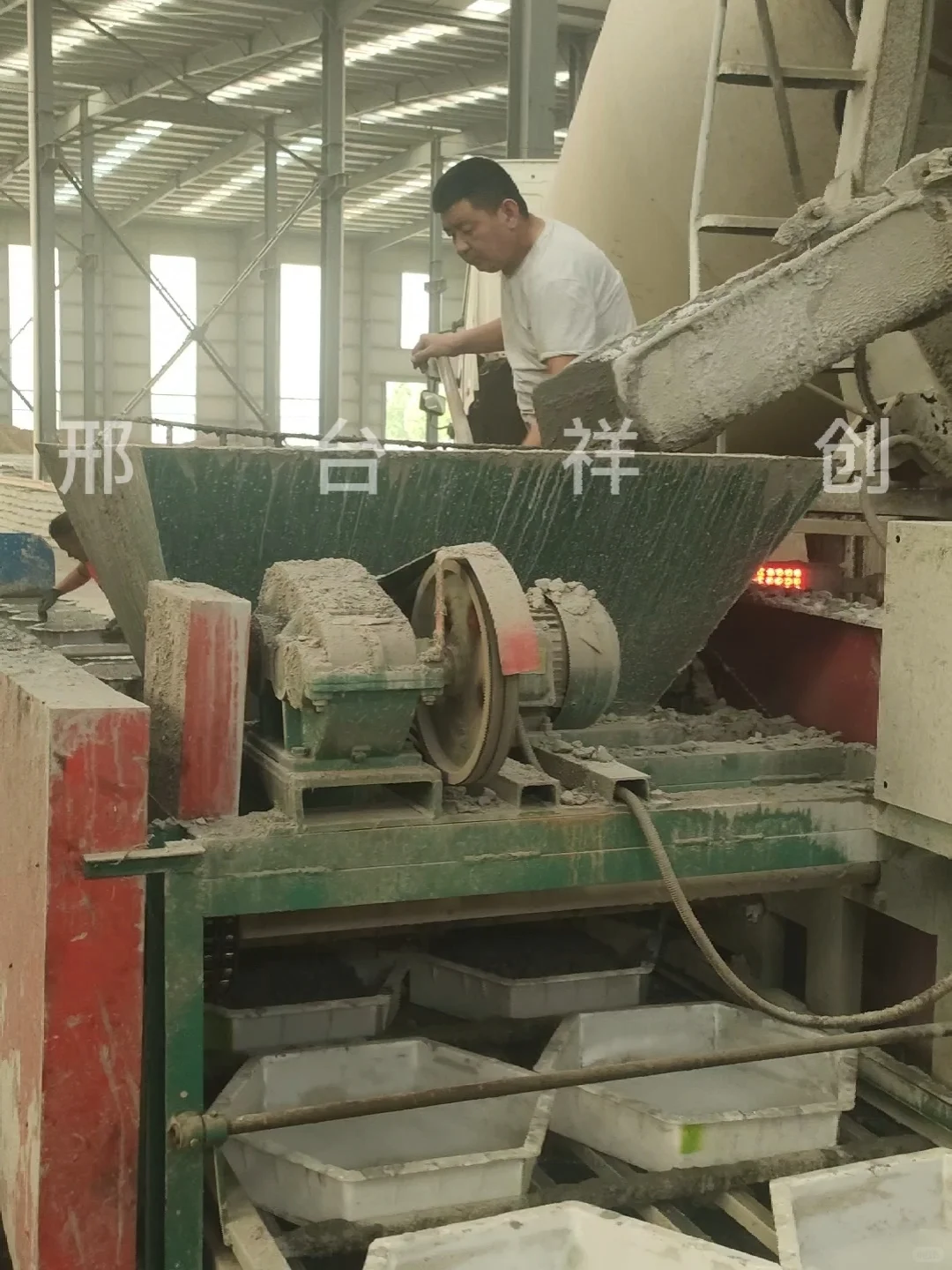 祥创混凝土路沿石预制生产设备水泥花砖机