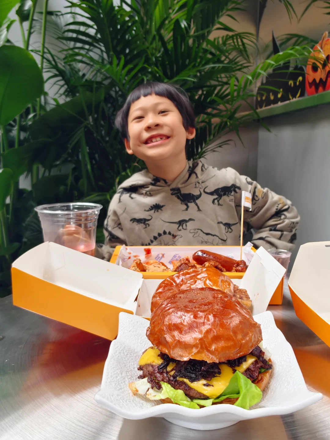 汉堡节能唯1️⃣坐着吃的❗吃完还打包?