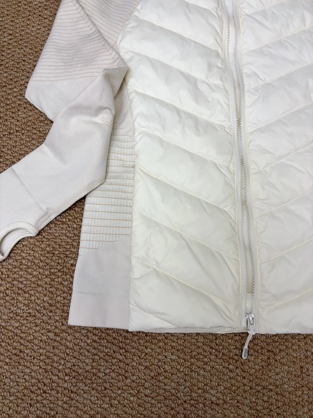 Lulu风羽绒封神！收腰设计直接焊死小蛮腰✨