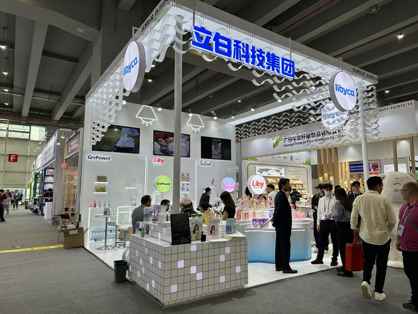 广交会二期现场直击！展台设计卷疯了?