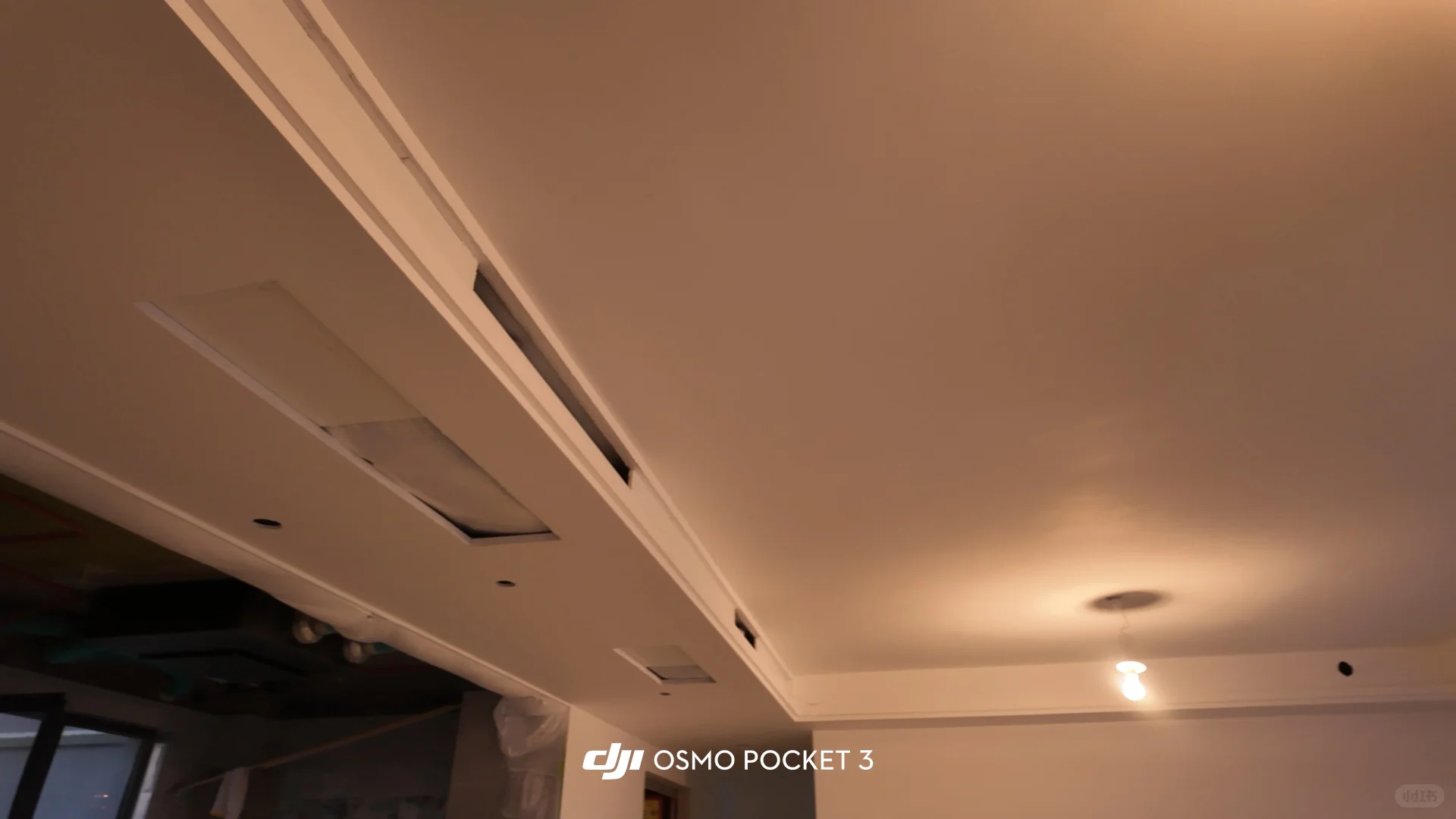 顶面喷漆完成✅墙面海藻岩艺术漆排队ing……