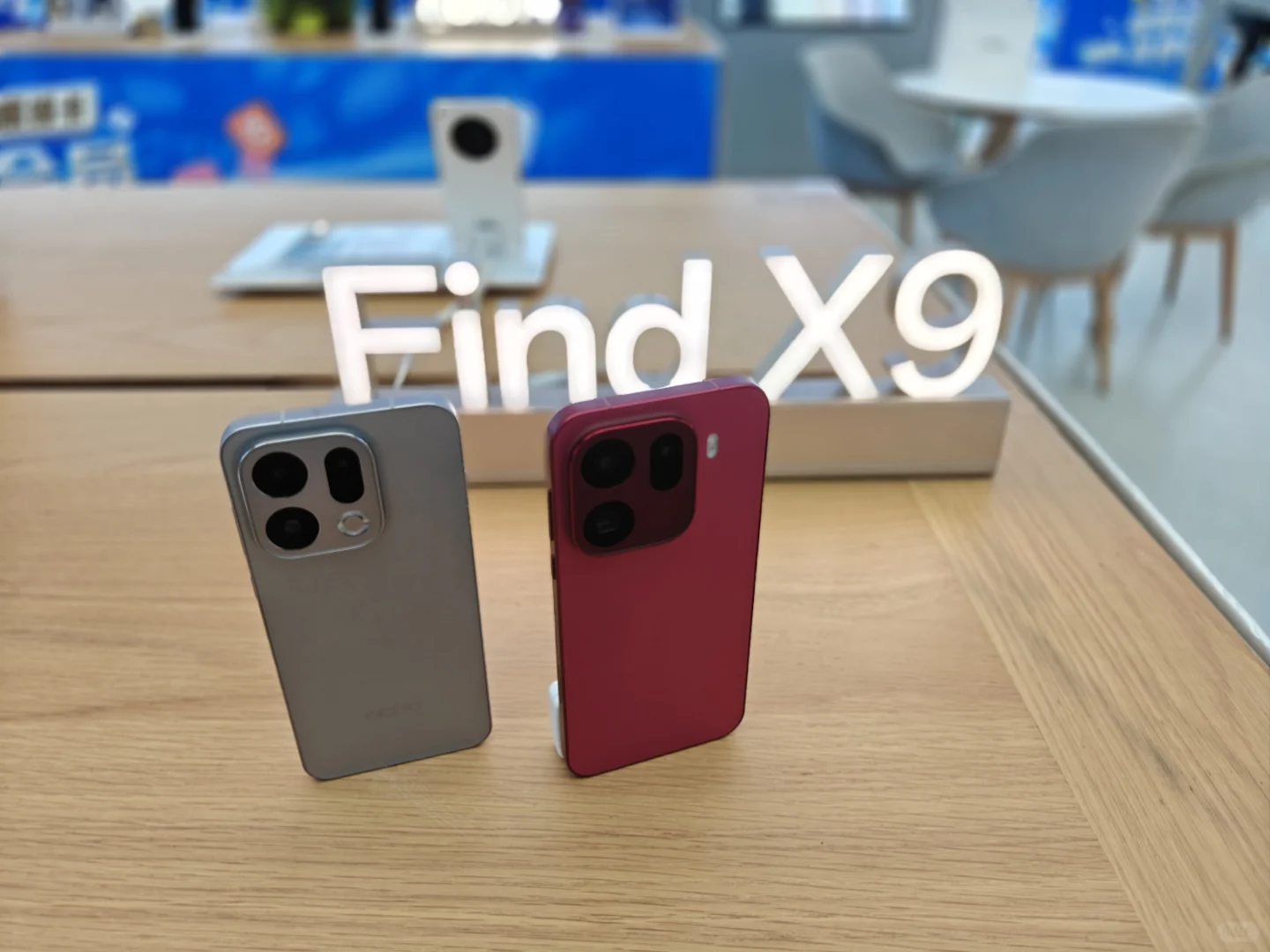 被OPPO Find X7惊到！人民币背面放大后全是