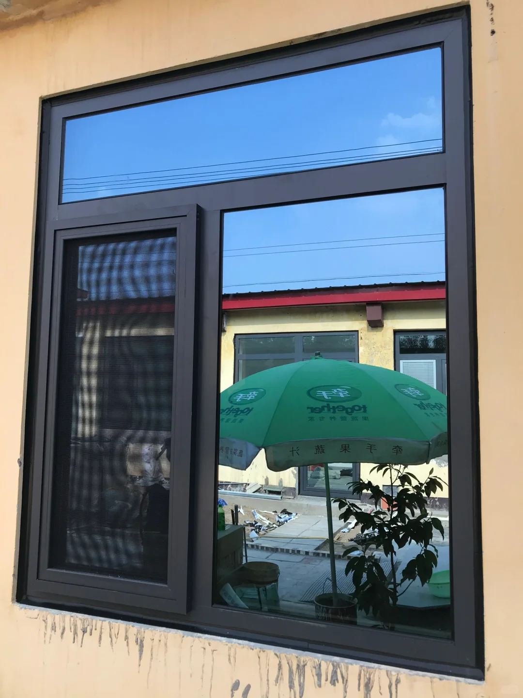 深灰色，经典7024哑光色-断桥铝窗