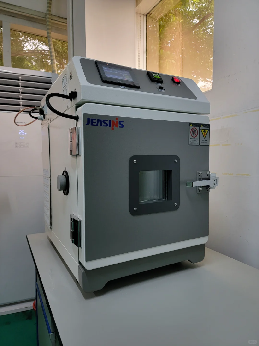 关于我们工厂的专利设备，桌上型恒温恒湿箱