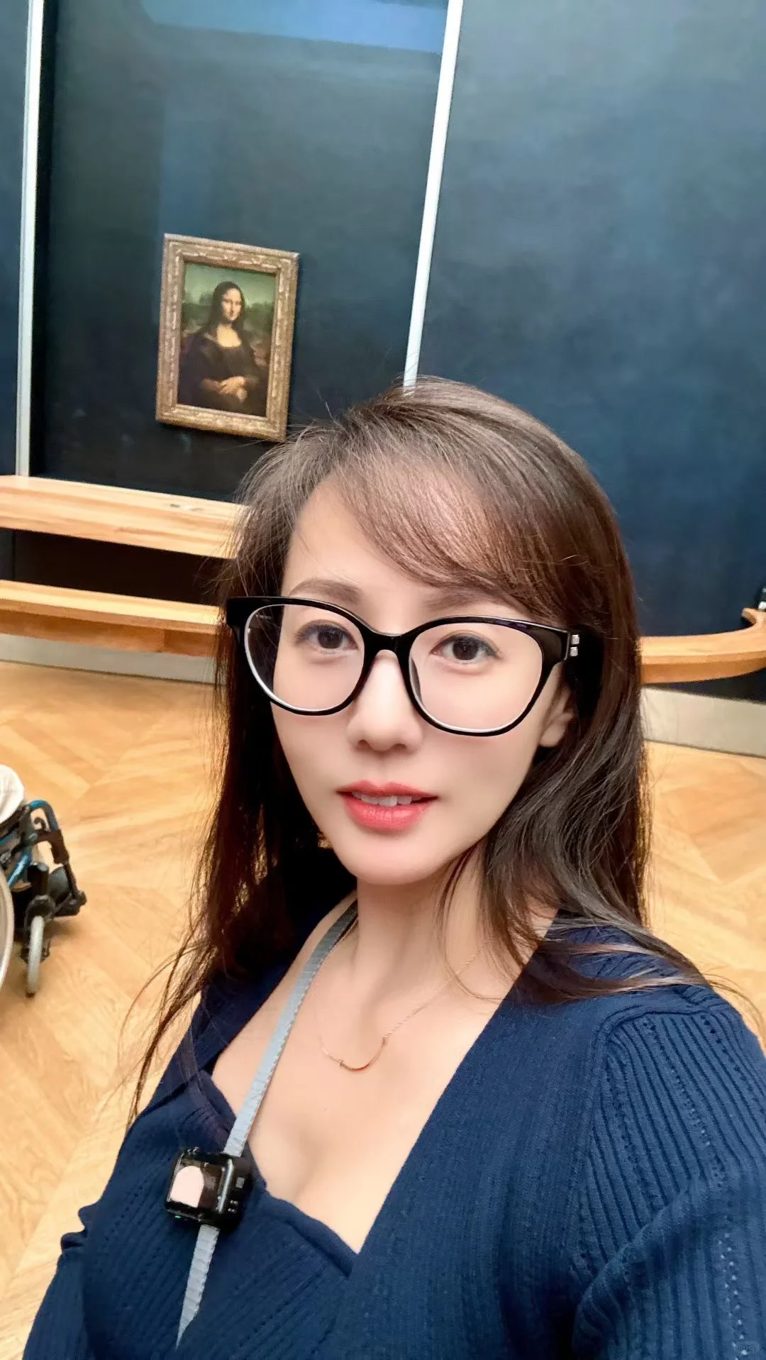 卢浮宫你好好反省吧,形同虚设的安检