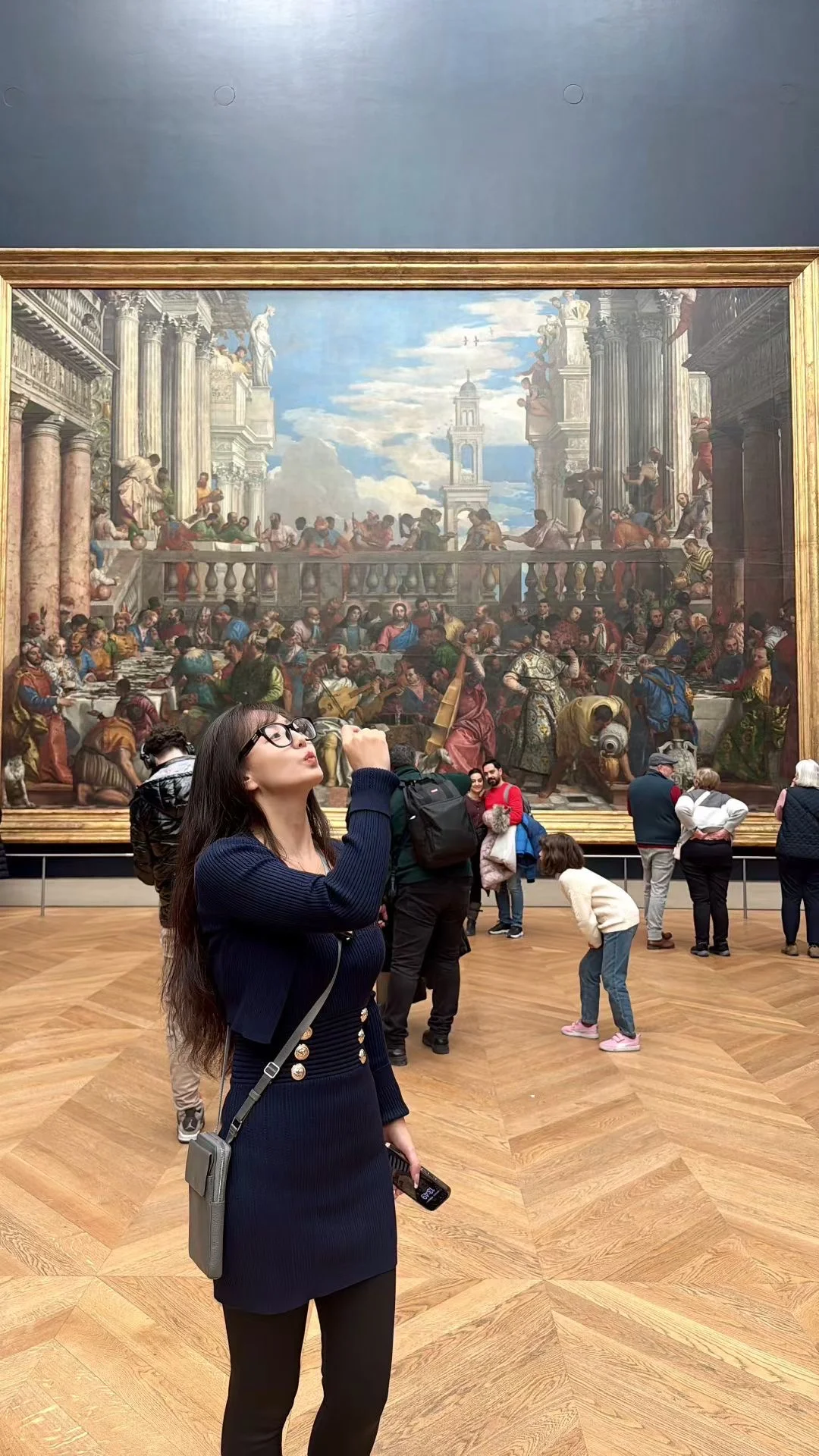 卢浮宫你好好反省吧,形同虚设的安检