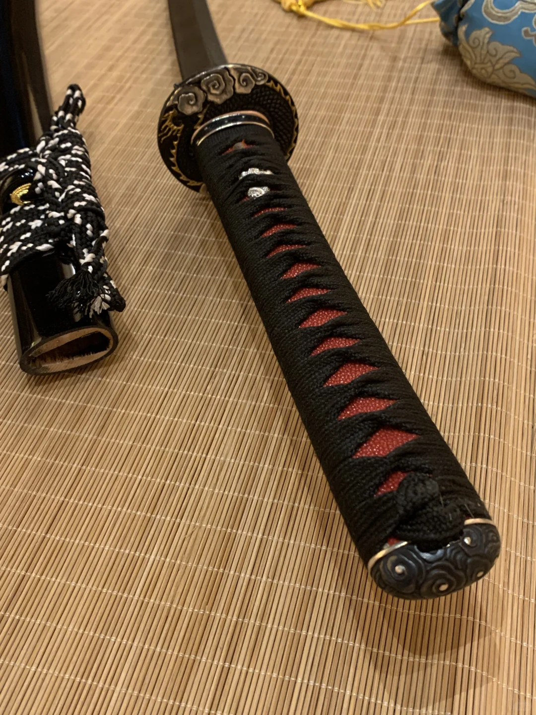 螺纹钢放在古代会是神器吗？比武士刀厉害吗？