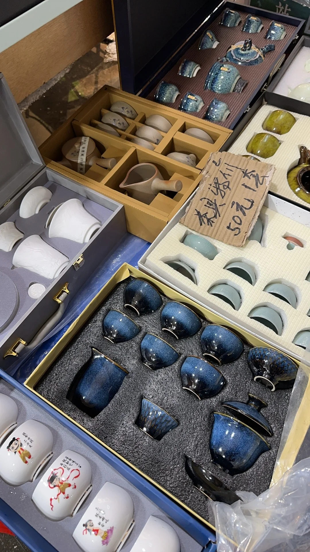 几块钱一个，讲斤称，应该没得人空手走出来吧