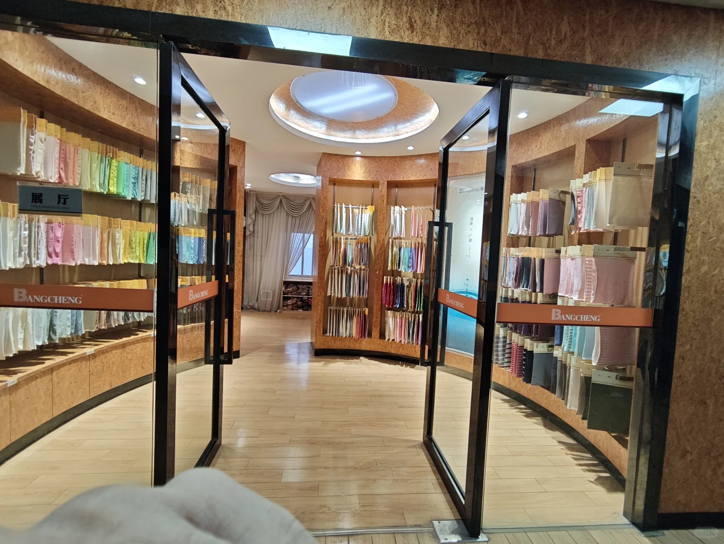 ? 来广东邦诚的宝藏布料展厅挖宝啦!