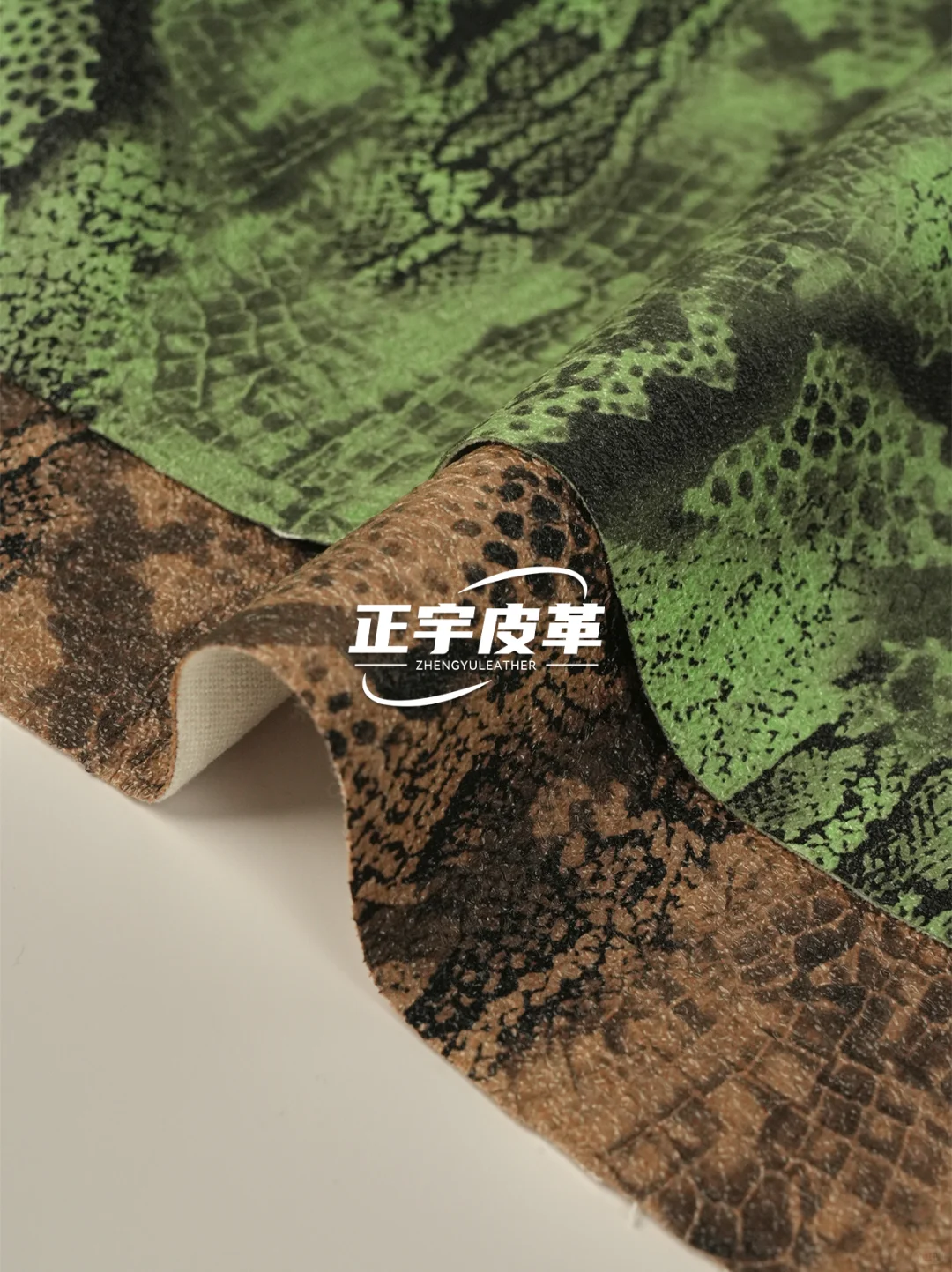 秒把穿搭野性值拉满！复古蛇纹布料