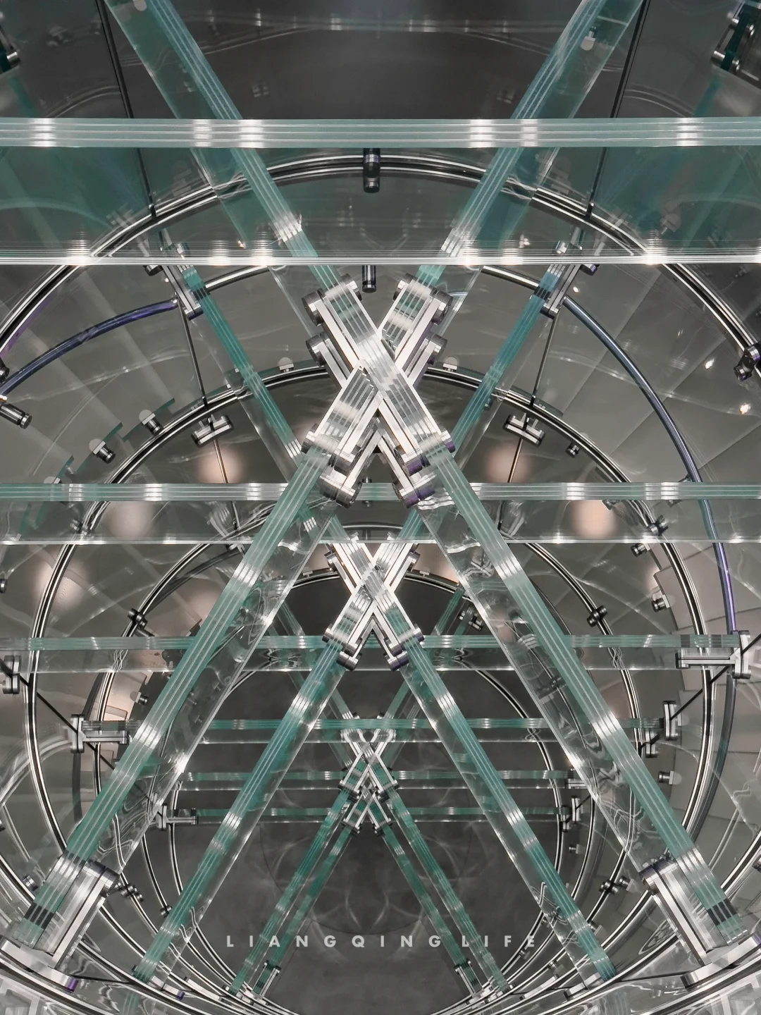 Apple店的玻璃比产品高级