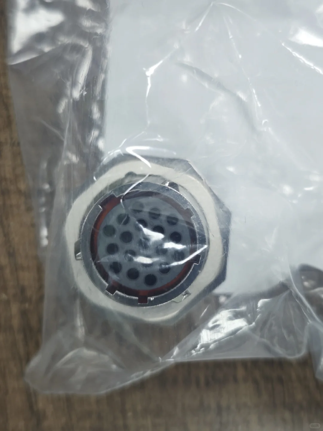 设备突然宕机信号断续?90% 是连接器掉链子