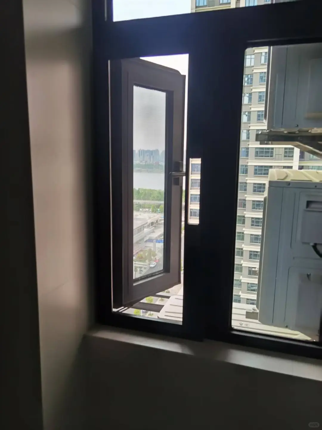十里外滩，110系列断桥铝窗纱一体