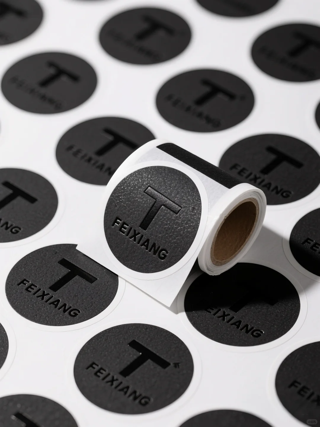 小贴纸藏玄机，品牌“立体”小心机