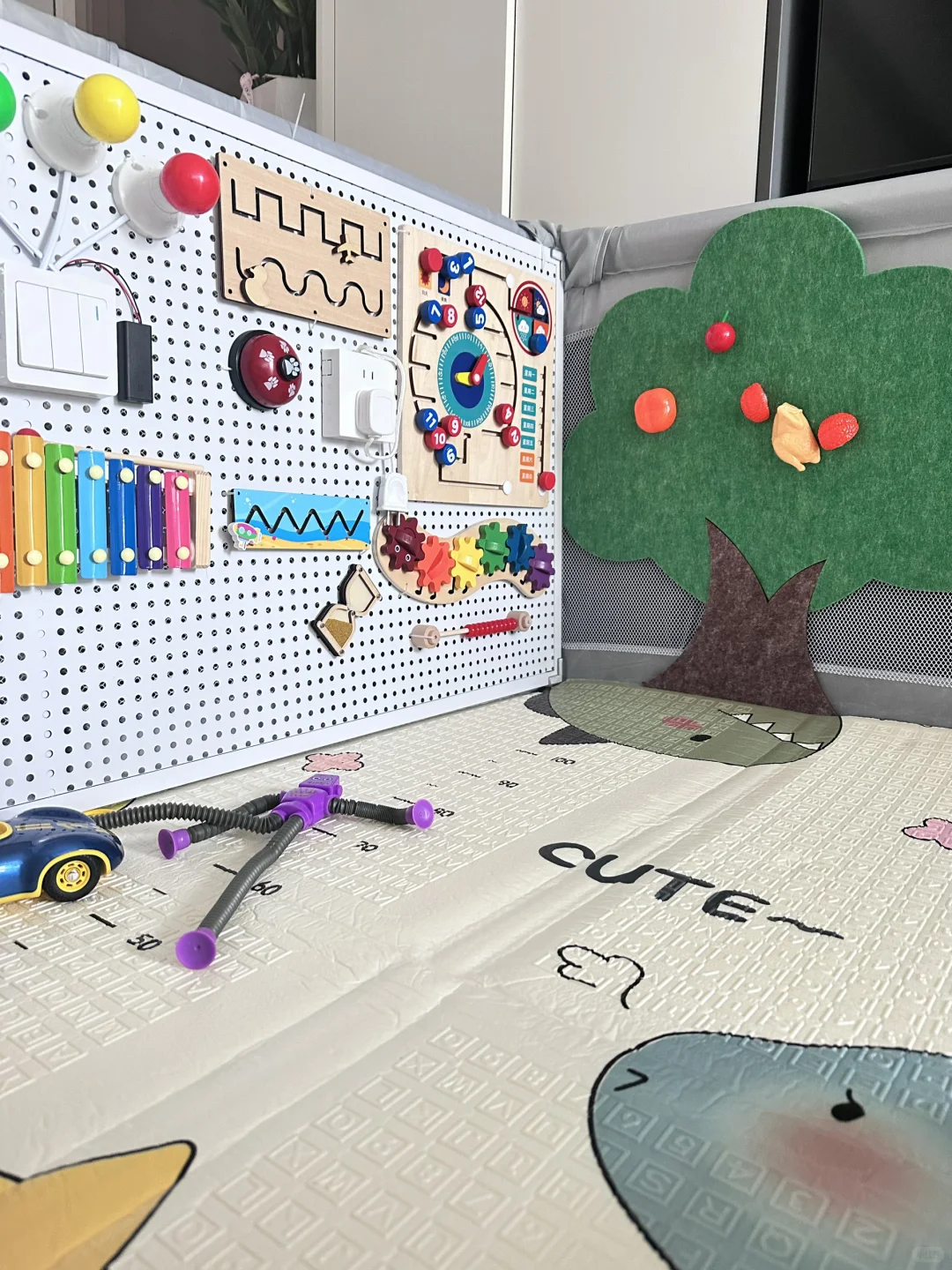 在家婴儿自制忙碌板｜一百块搞定早教玩具?！