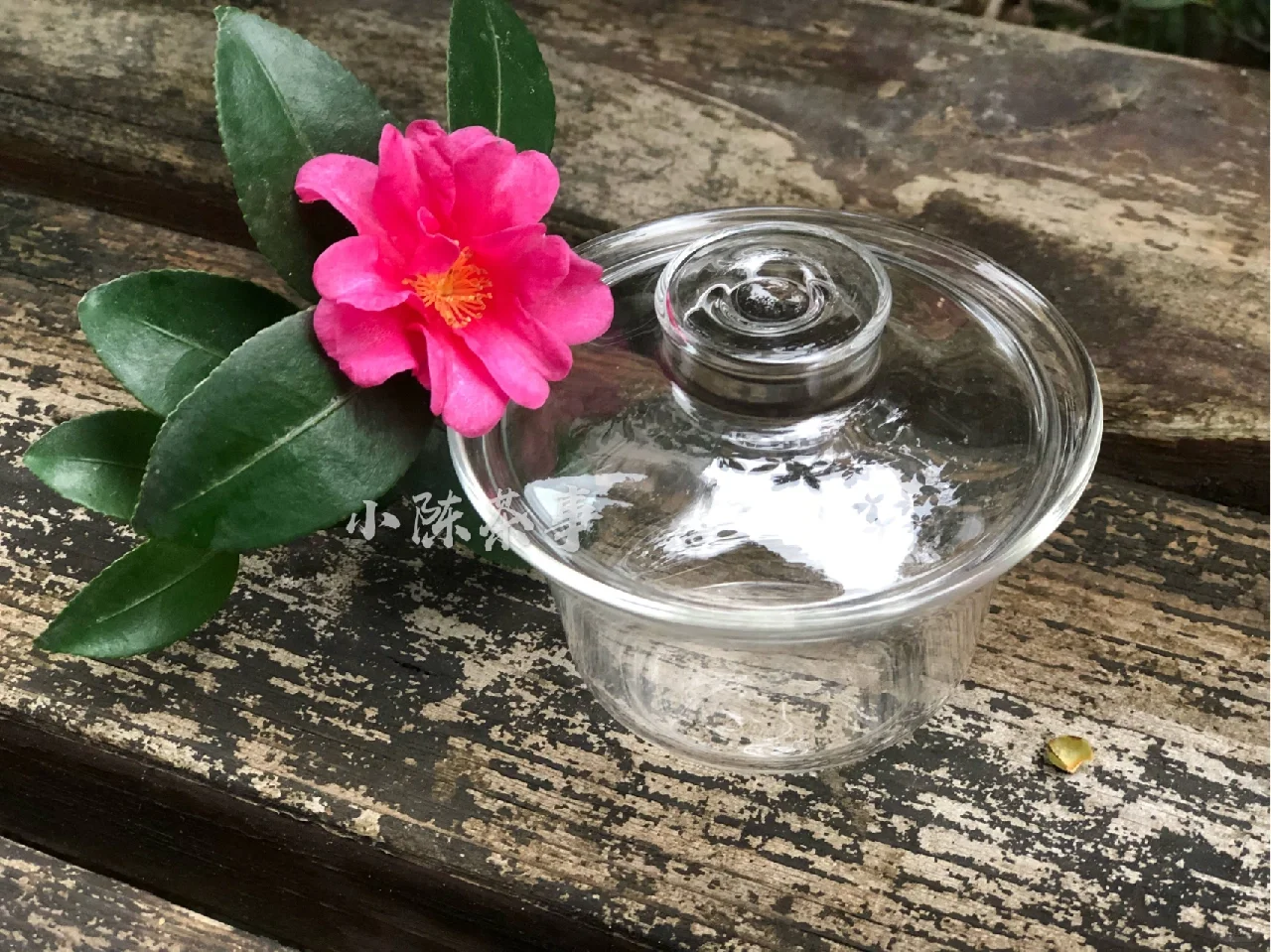 白瓷盖碗和玻璃盖碗,两字之差,差距多大?