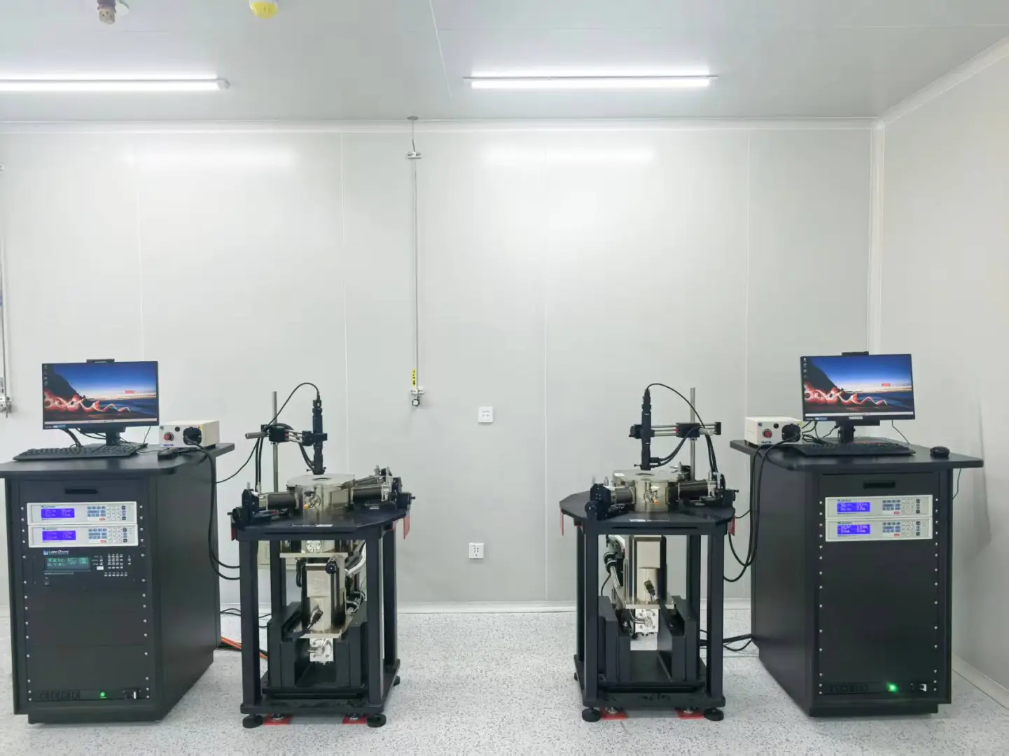 猜猜是哪家的低温探针台