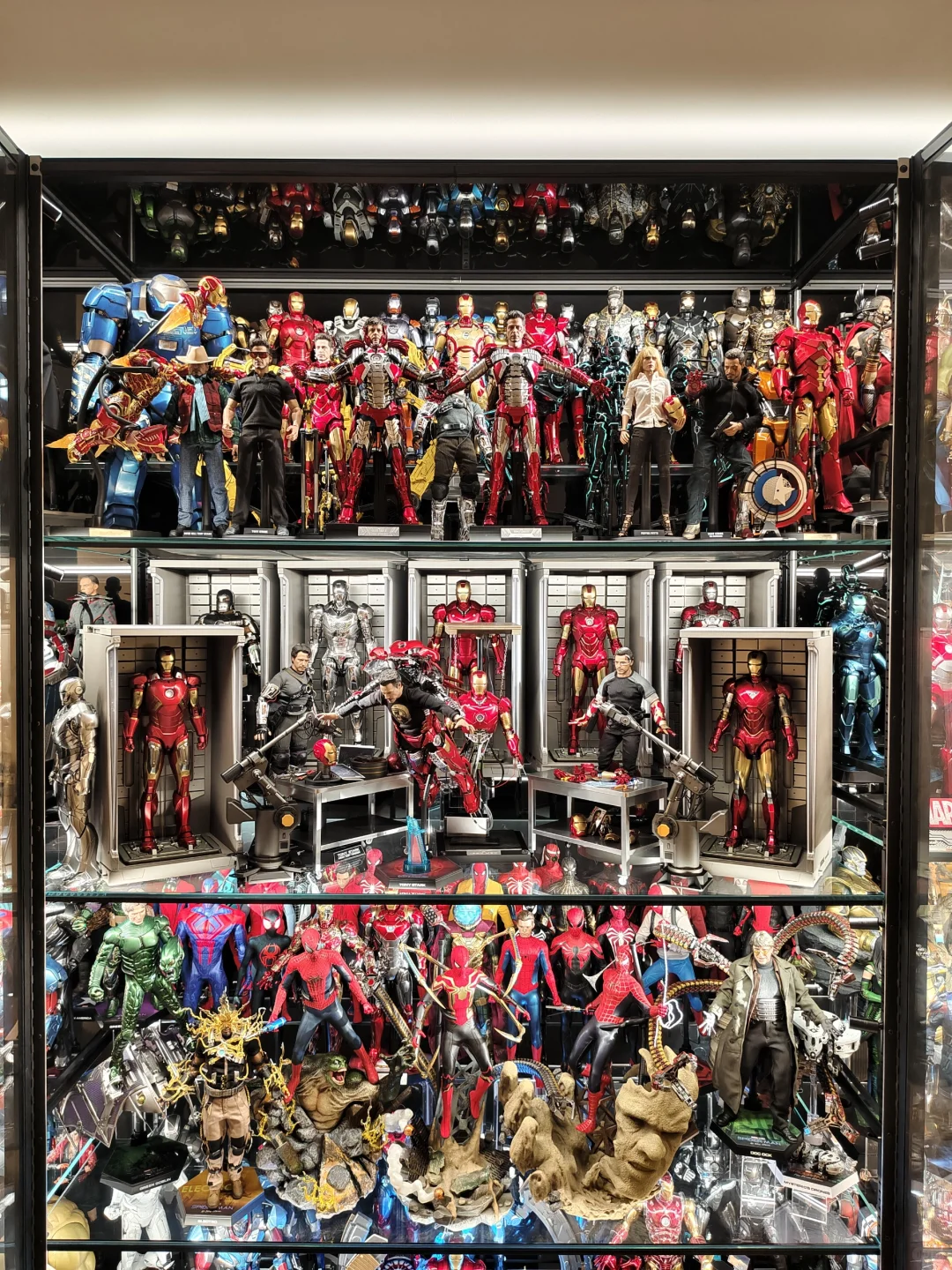 很久没有更新我的hottoys柜了