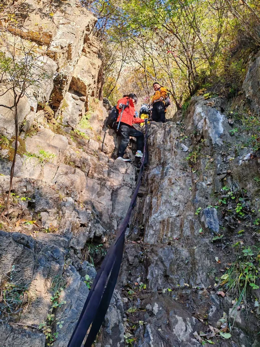 北京2h达！蚕姑坨悬崖边日照金山的秋日秘境