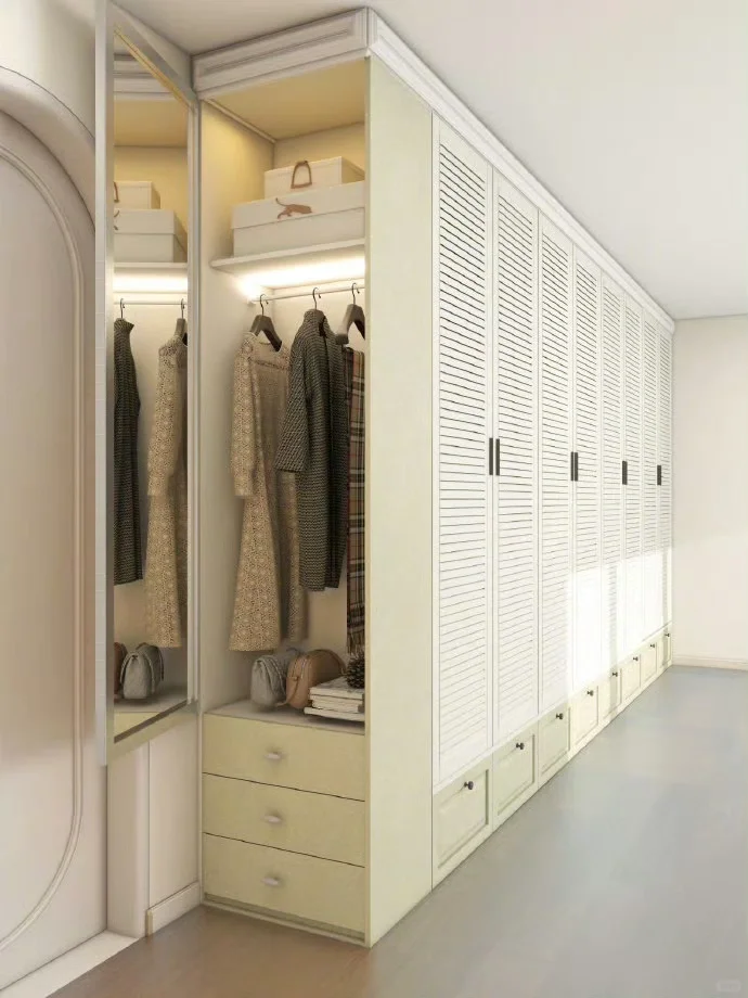 卧室别做传统衣柜了，金属衣柜实现收纳翻倍