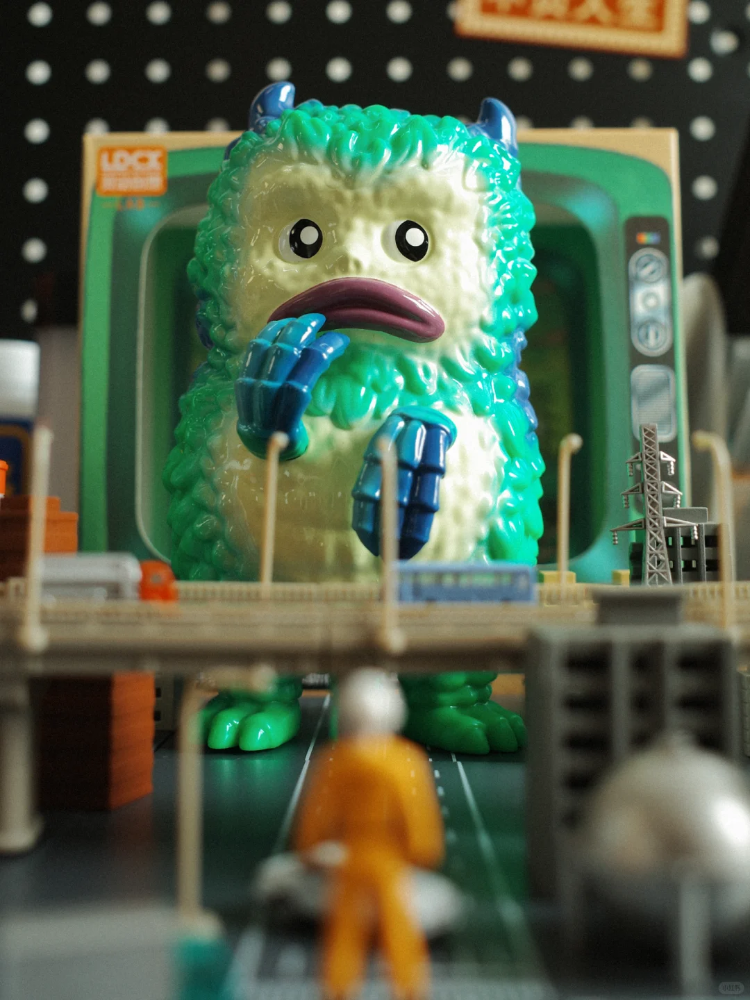 快逃? 中古怪兽来袭❗️