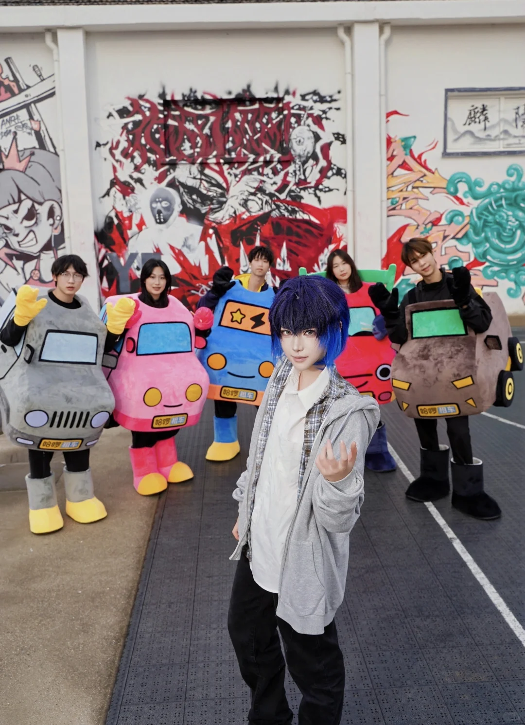 只是路过然后被五辆车塞了一手礼物？