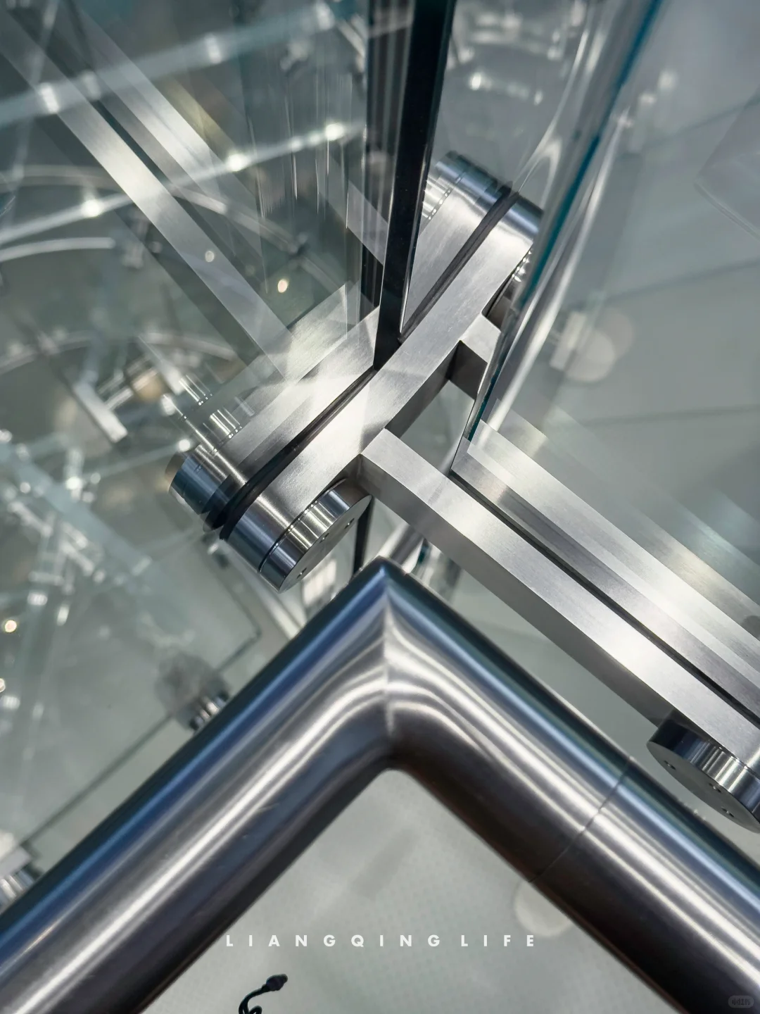 Apple店的玻璃比产品高级